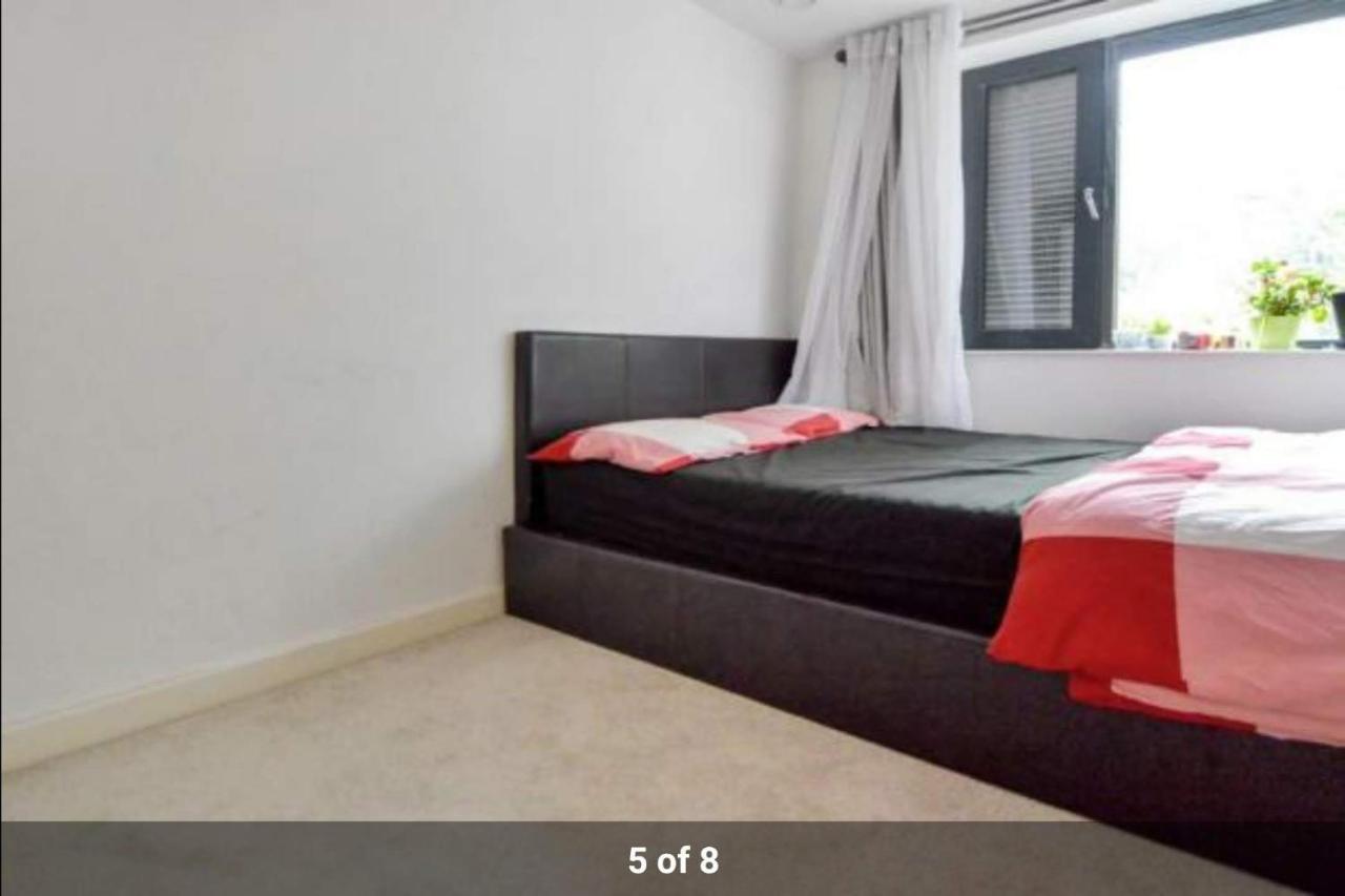 London Holiday Home Newly Refurbished - Entire 4 Bedroom Private House With Kitchen, Living Room & Private Garden - 1 Cape House London, Within 30 Mins From Central London, London Bridge & Canary Wharf Buitenkant foto