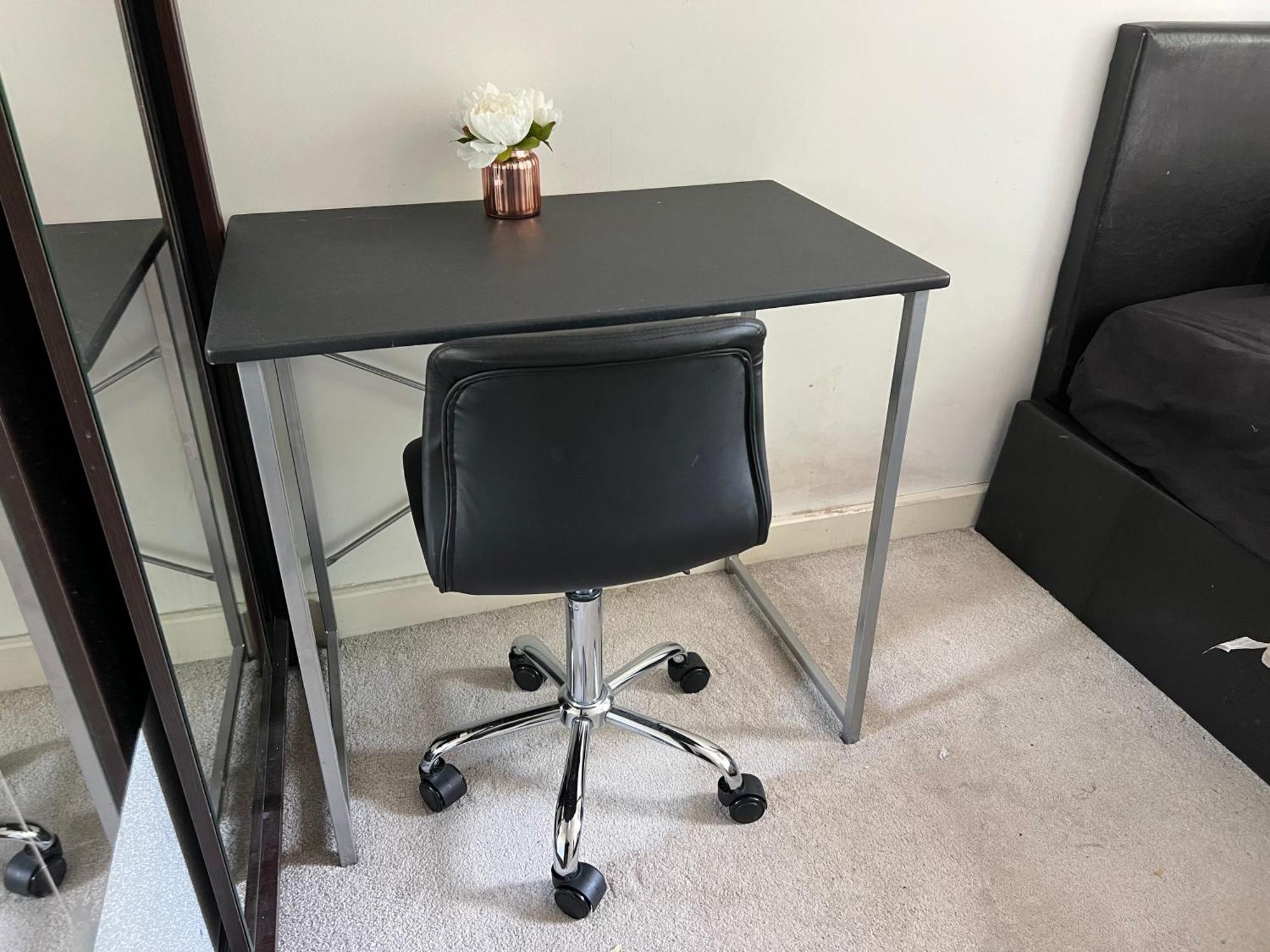 London Holiday Home Newly Refurbished - Entire 4 Bedroom Private House With Kitchen, Living Room & Private Garden - 1 Cape House London, Within 30 Mins From Central London, London Bridge & Canary Wharf Buitenkant foto